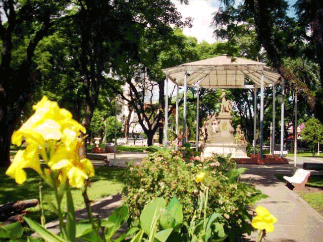 Vistas de la Plaza Alberdi